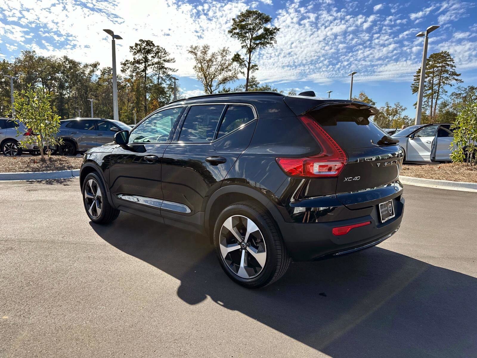 2024 Volvo XC40 Plus photo 2