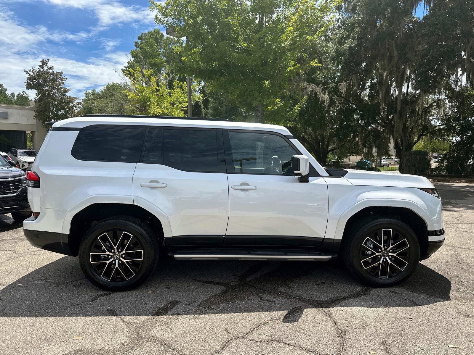 2024 Lexus GX 550 Premium photo 2