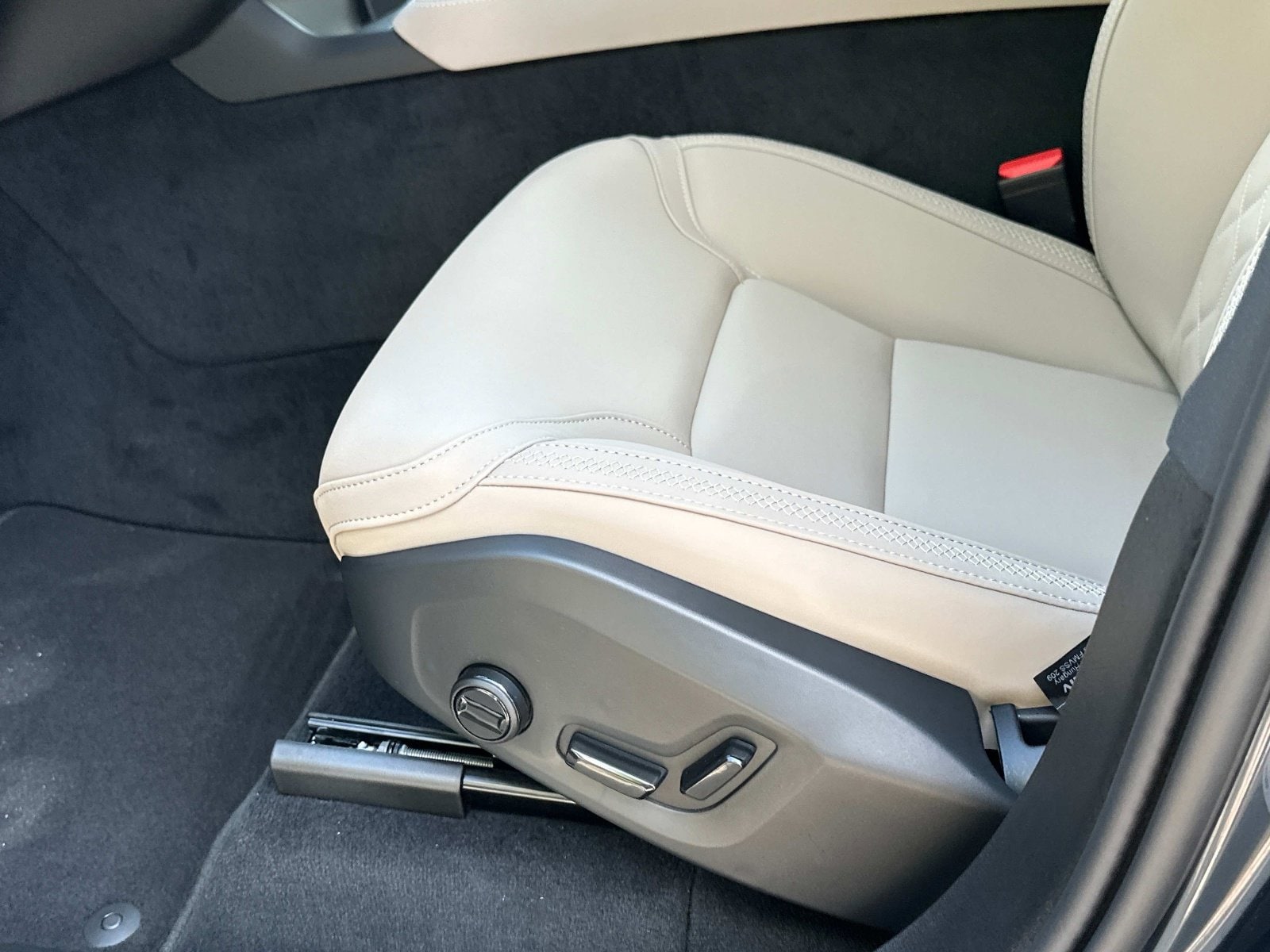 2026 Volvo XC90 Plus - Photo 17