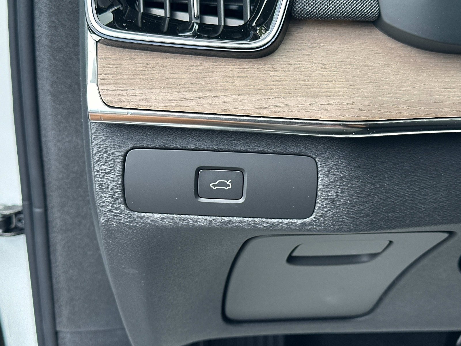 2026 Volvo XC90 Plus - Photo 27