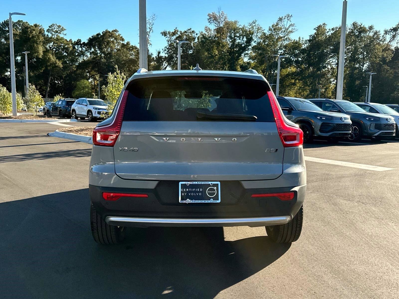 2025 Volvo XC40 Core photo 3