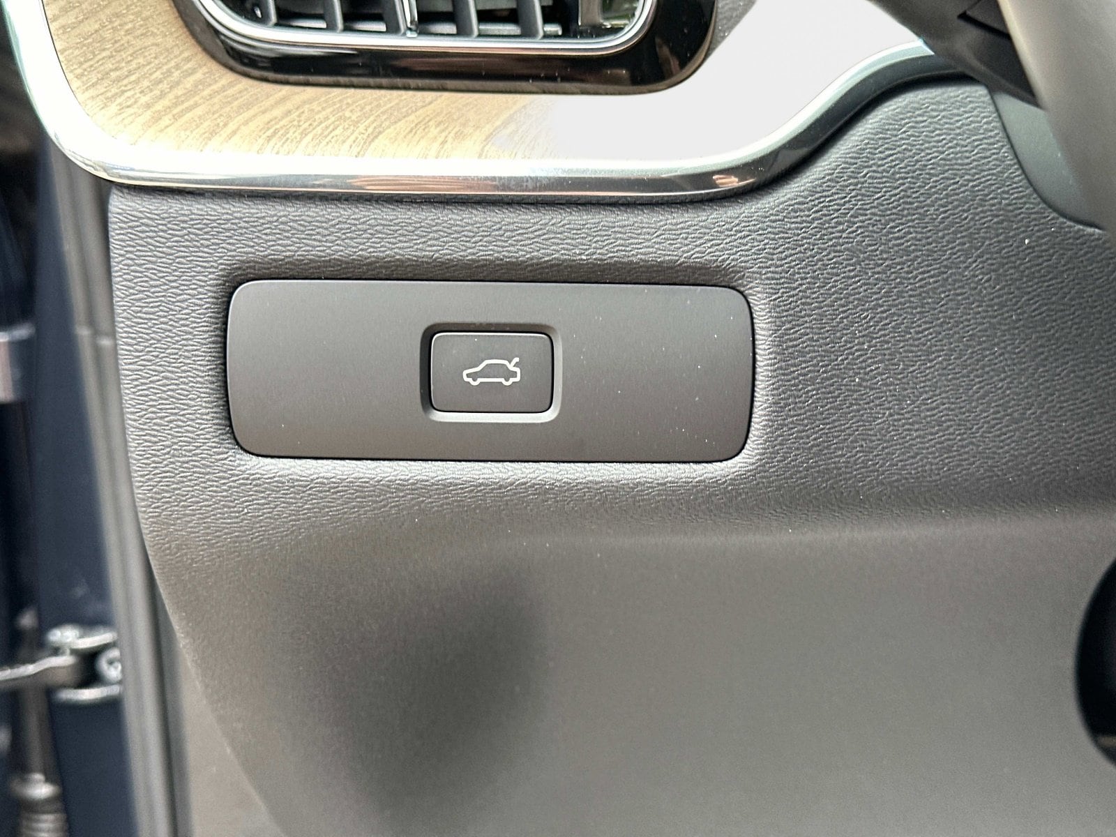 2026 Volvo XC60 Core - Photo 29