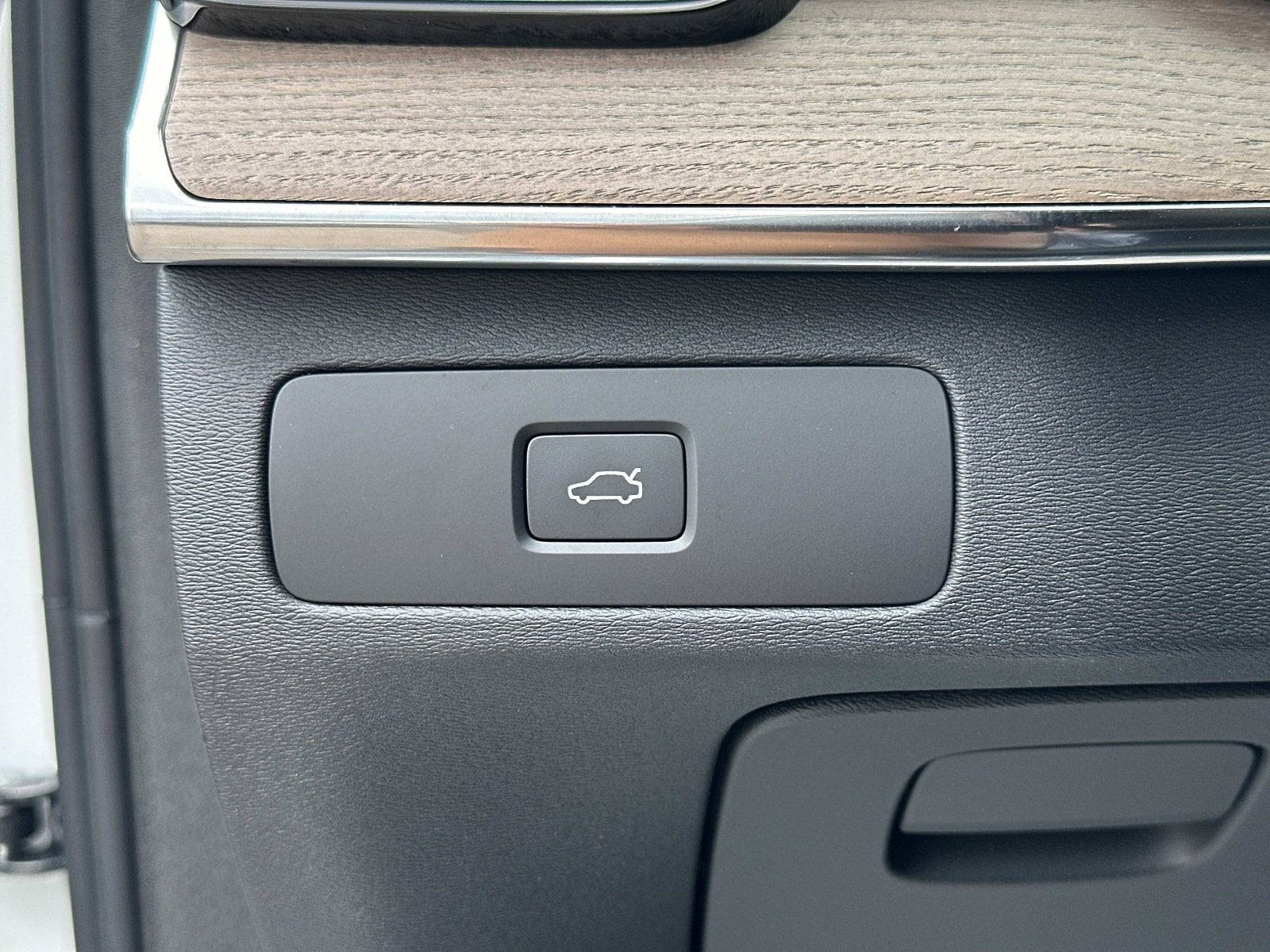 2026 Volvo XC90 Plus - Photo 27