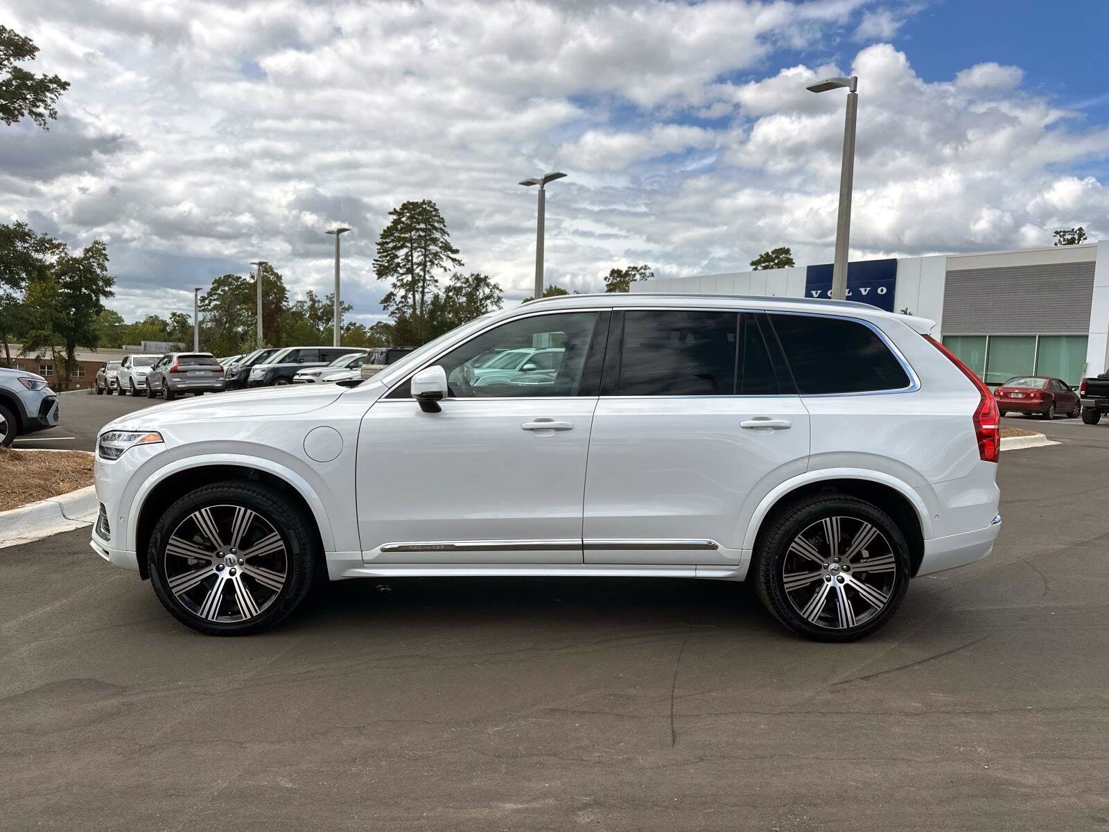 2024 Volvo XC90 T8 Plus photo 2