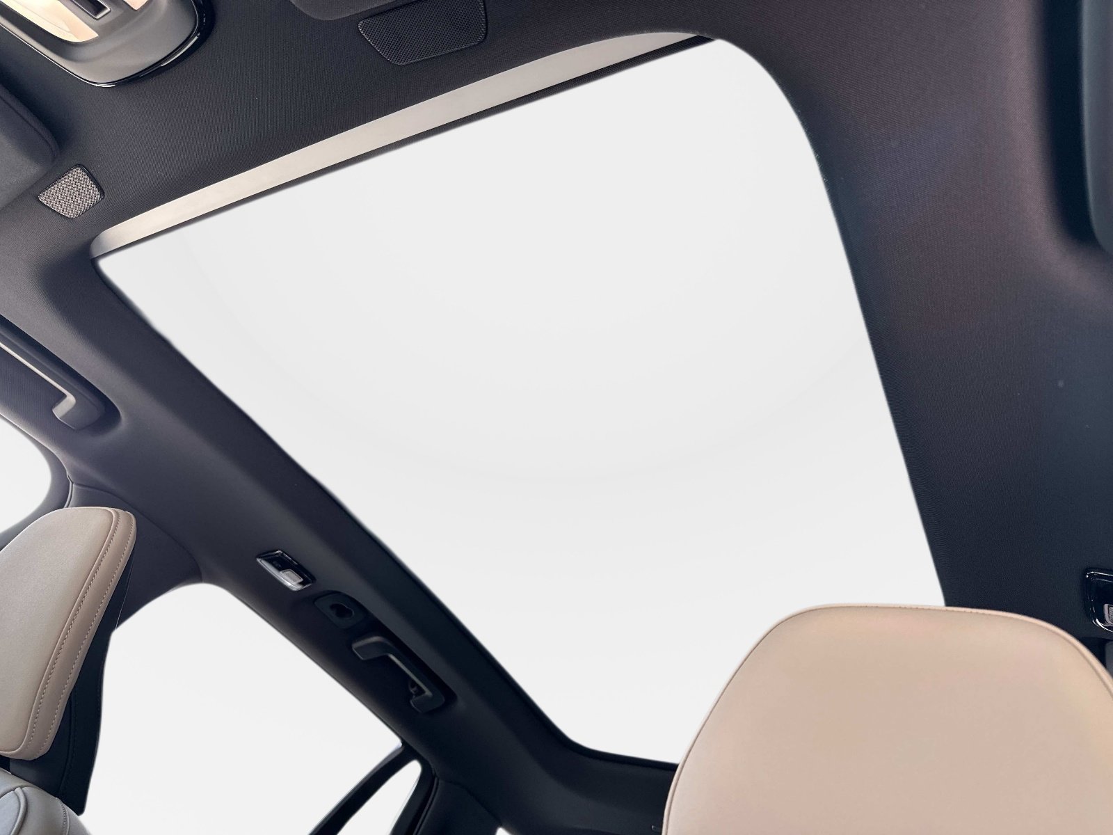 2026 Volvo XC90 Plus - Photo 29