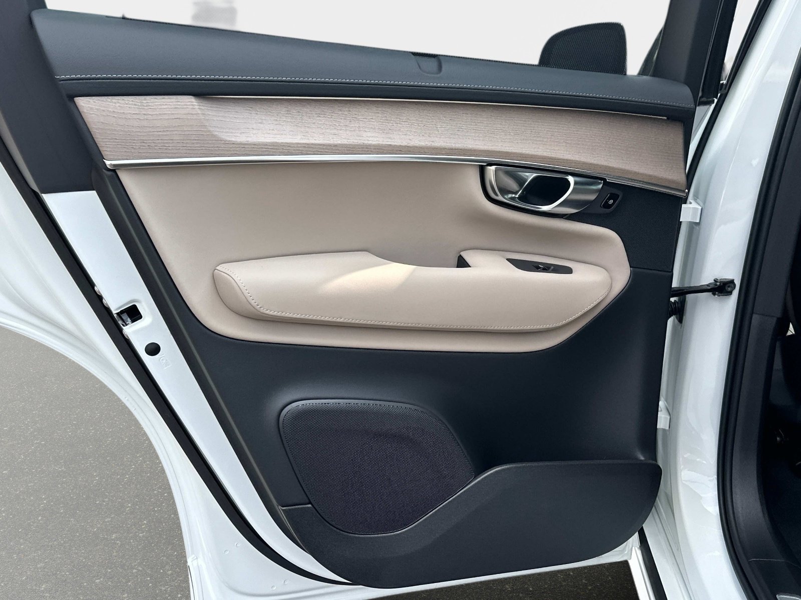 2026 Volvo XC90 Ultra - Photo 10
