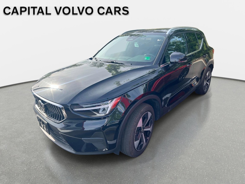 Certified 2025 Volvo XC40 B5 Core Bright Theme SUV