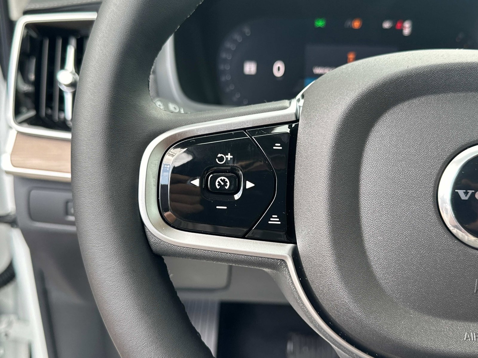 2026 Volvo XC90 Plus - Photo 26