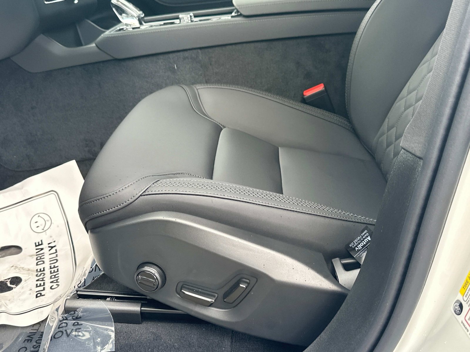 2026 Volvo XC90 Plus - Photo 17