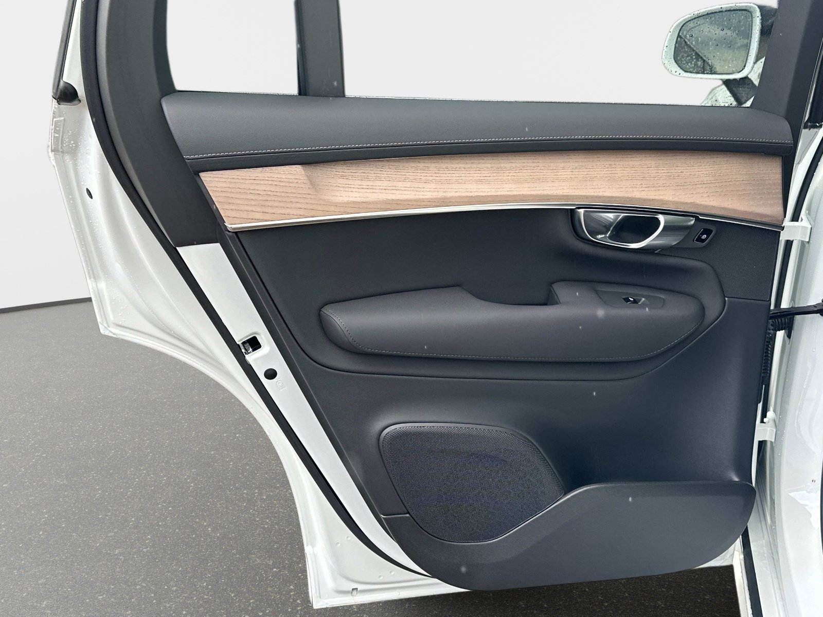 2026 Volvo XC90 Plus - Photo 11