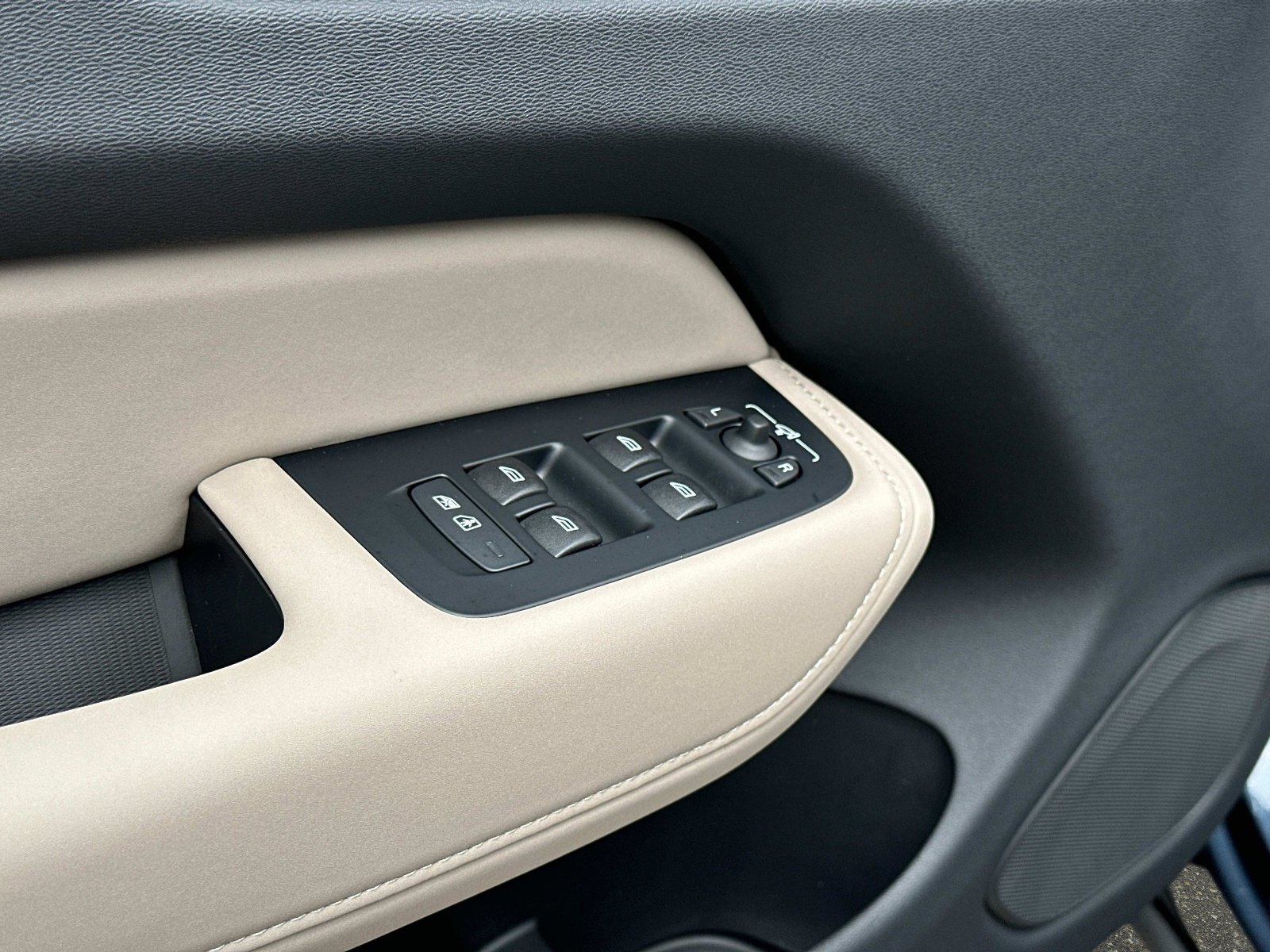 2026 Volvo XC60 Core - Photo 18
