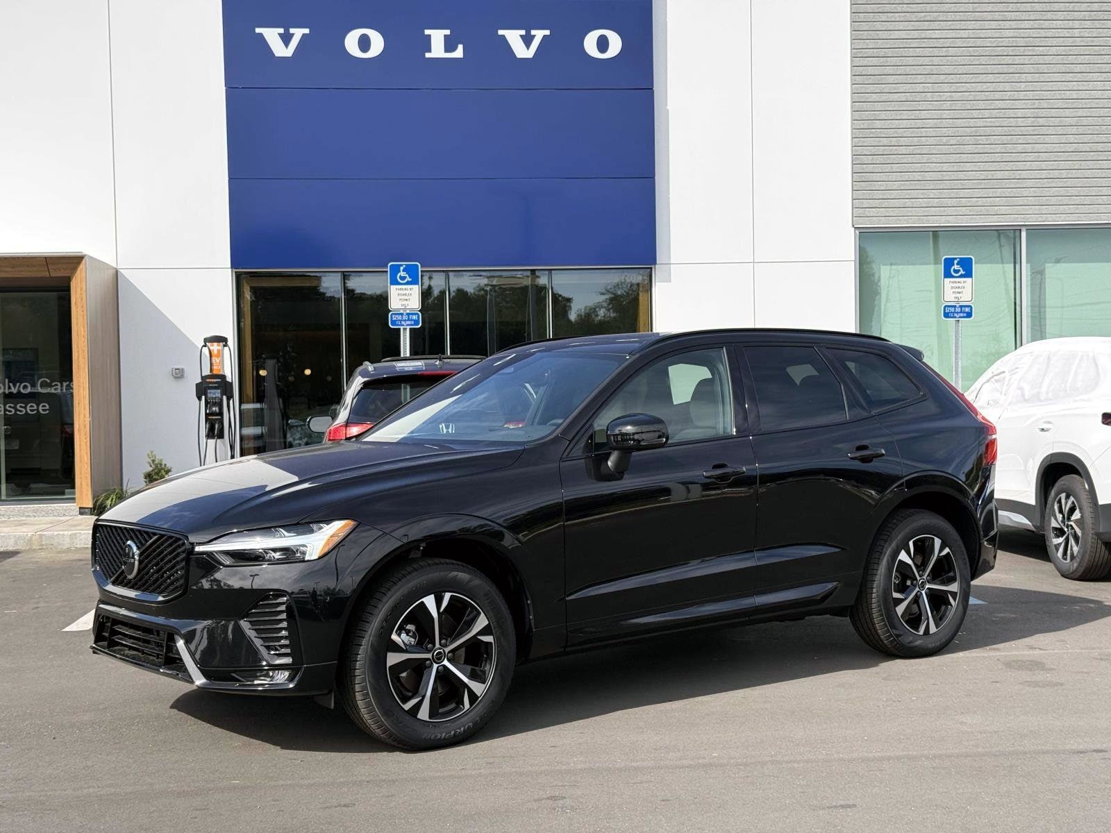 2026 Volvo XC60 Core's photo