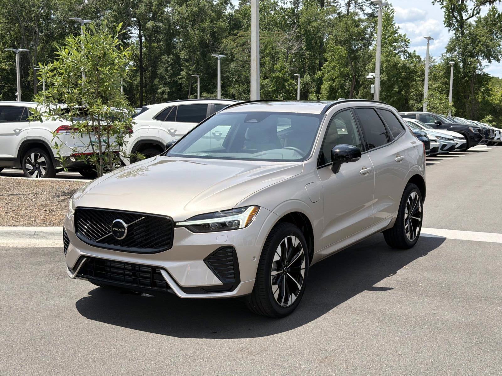 2026 Volvo XC60 T8 Plus Dark AWD's photo
