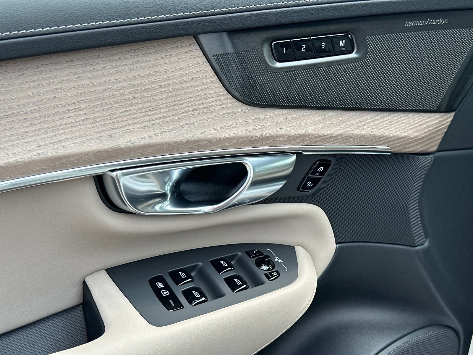 2026 Volvo XC90 Ultra - Photo 15