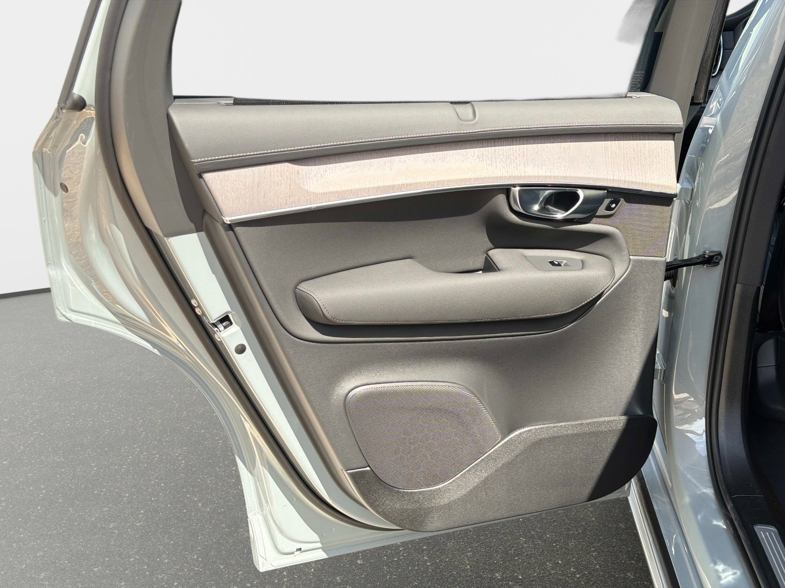 2026 Volvo XC90 Ultra - Photo 12