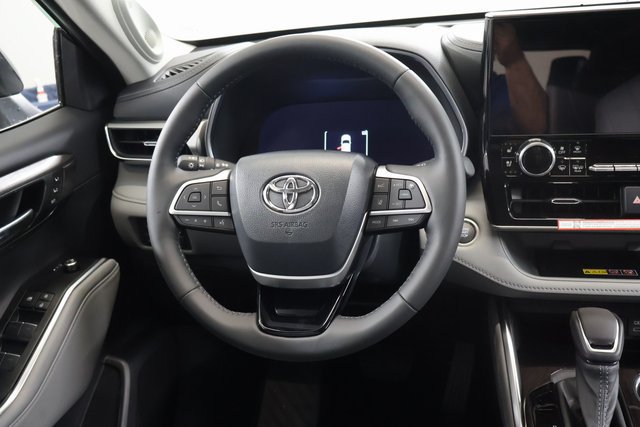 2026 Toyota Highlander Platinum - Photo 16
