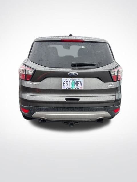 Used 2017 Ford Escape SE with VIN 1FMCU9GD6HUE49164 for sale in Salem, OR