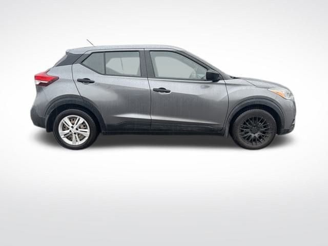 2020 Nissan Kicks S's photo