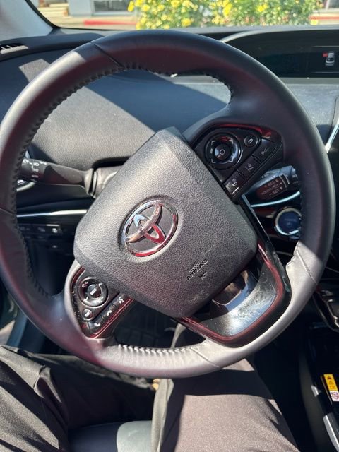 2019 Toyota Prius XLE photo 2