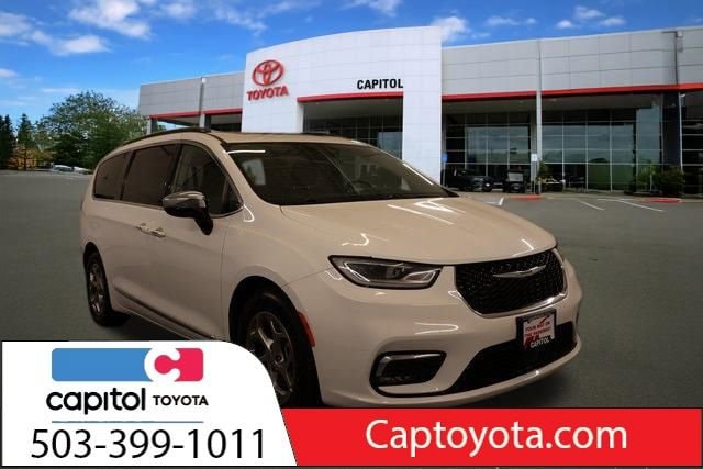 2023 Chrysler Pacifica Limited's photo