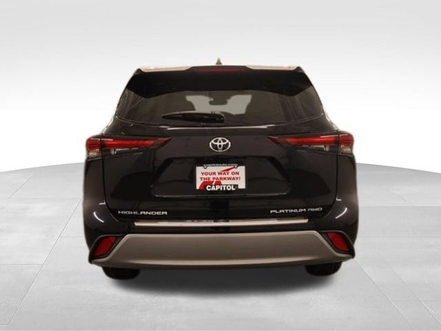 2026 Toyota Highlander Platinum - Photo 3
