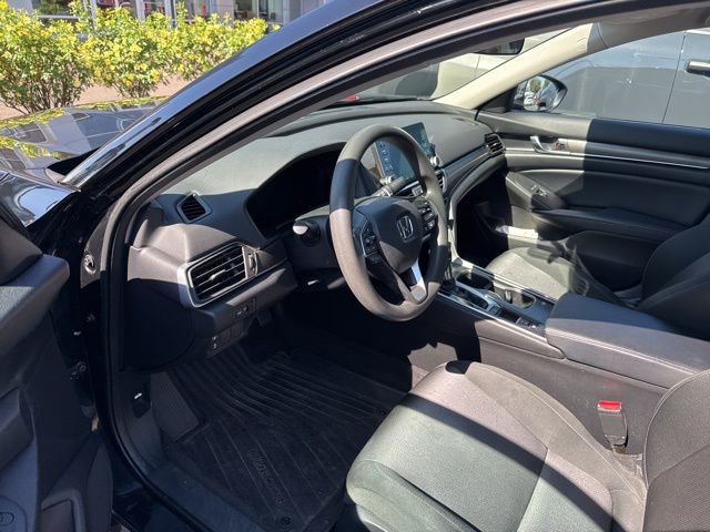 2018 Honda Accord LX photo 3