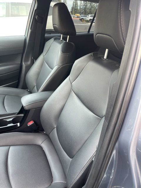 2022 Toyota Corolla Cross XLE photo 3