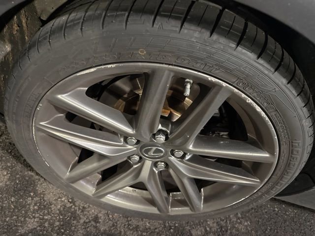 2018 Lexus IS 300 F SPORT photo 4