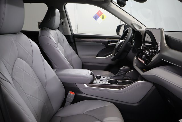 2026 Toyota Highlander Platinum - Photo 27