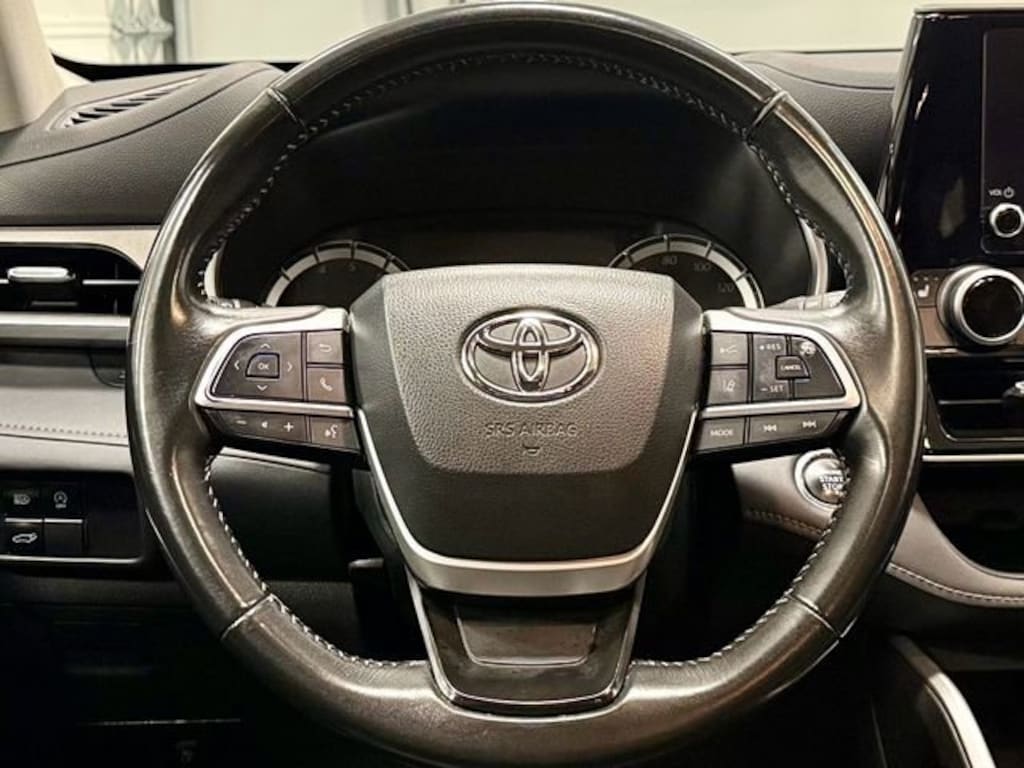 Used 2023 Toyota Highlander L SUV