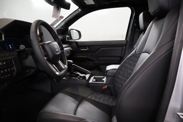 2025 Toyota Tacoma TRD Off Road - Photo 11