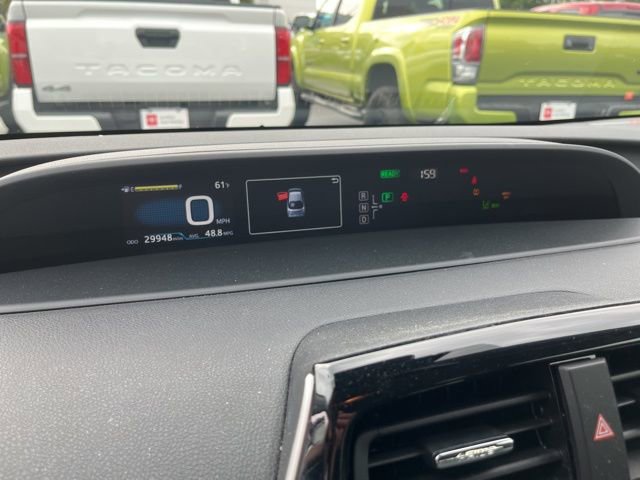 2016 Toyota Prius Four Touring photo 3