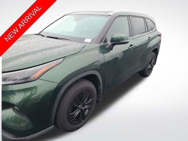 2024 Toyota Highlander LE's photo