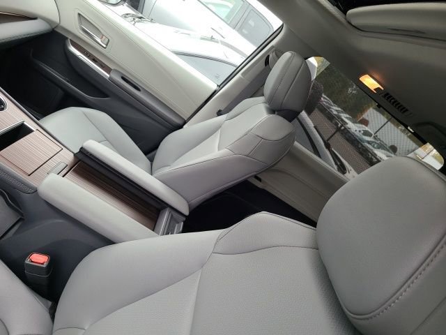 2023 Toyota Sienna XLE photo 3