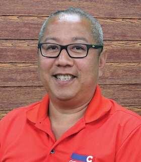 Staff member Chi Nguyen from ID_01027c