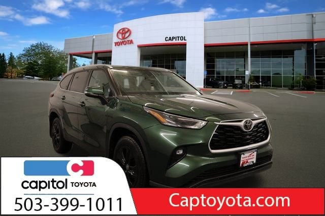 2024 Toyota Highlander LE's photo