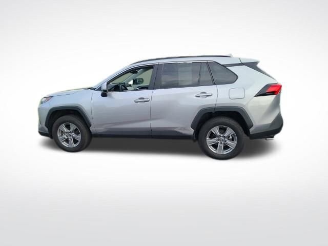 2022 Toyota RAV4 Hybrid XLE photo 2