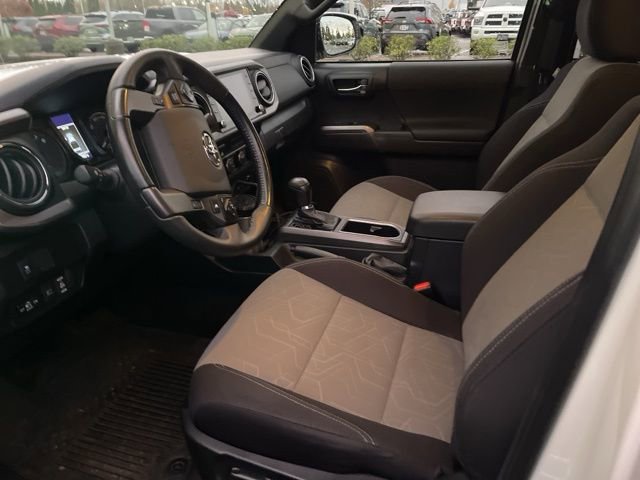 2023 Toyota Tacoma TRD Off-Road photo 2