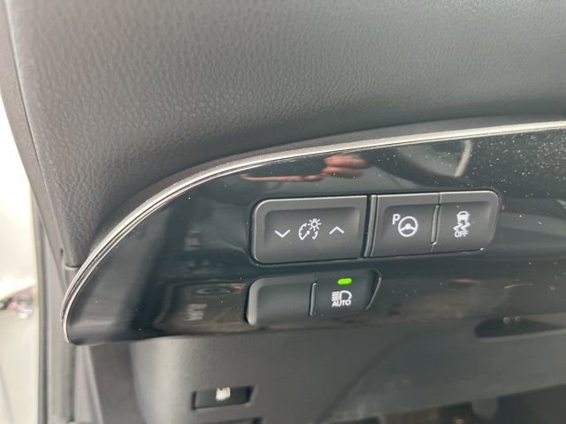 2016 Toyota Prius Four Touring photo 4