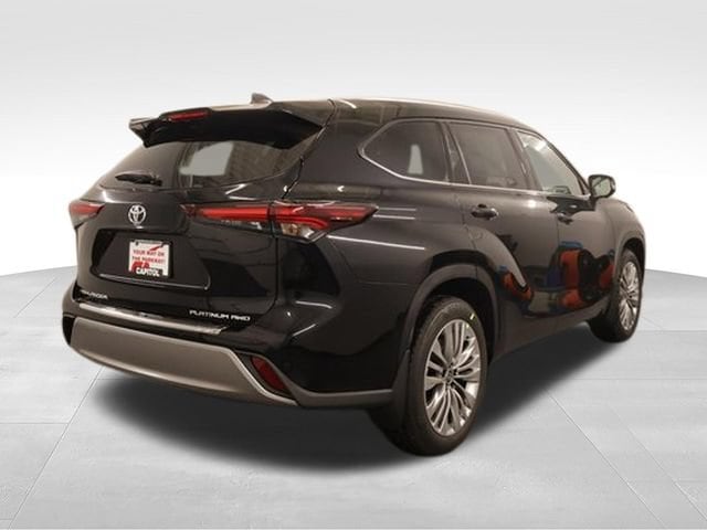 2026 Toyota Highlander Platinum - Photo 2