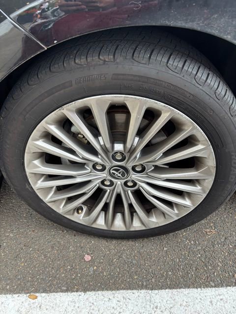 2020 Toyota Avalon Hybrid Limited photo 2