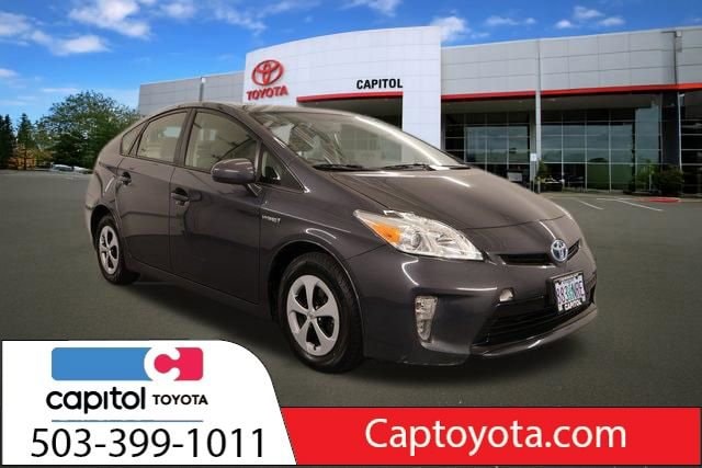 2015 Toyota Prius Two's photo