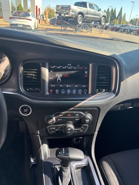 2017 Dodge Charger SXT photo 3