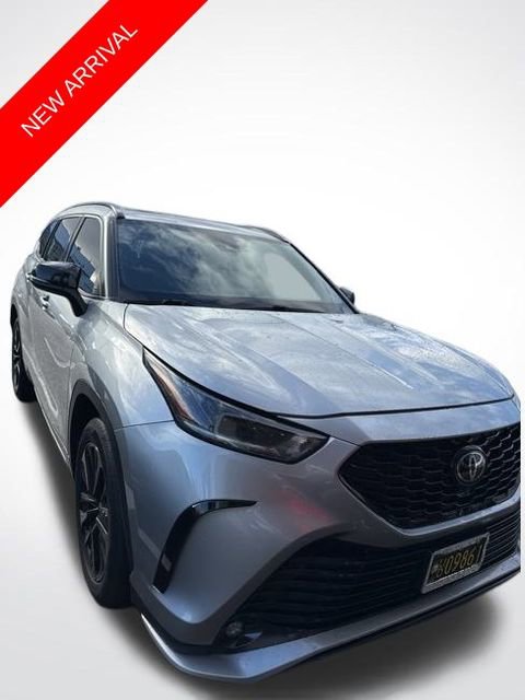 2024 Toyota Highlander LE's photo