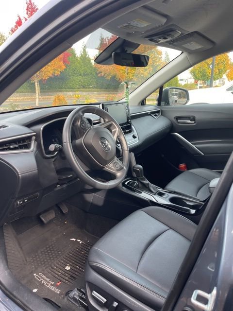 2022 Toyota Corolla Cross XLE photo 2