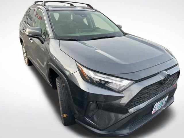 2023 Toyota RAV4 XLE photo 3