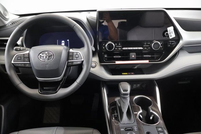2026 Toyota Highlander Platinum - Photo 15