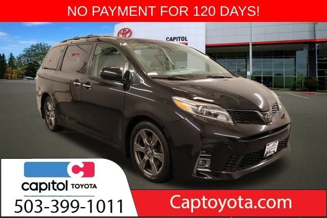 2019 Toyota Sienna SE's photo