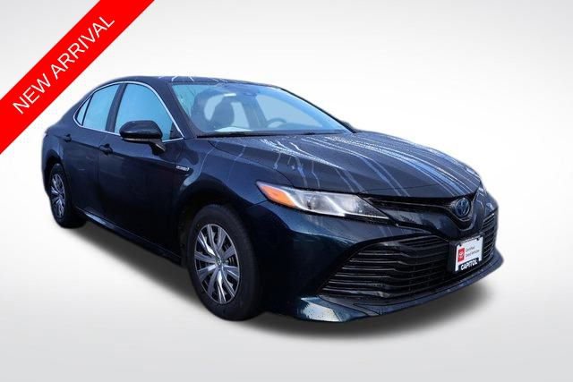2020 Toyota Camry LE's photo