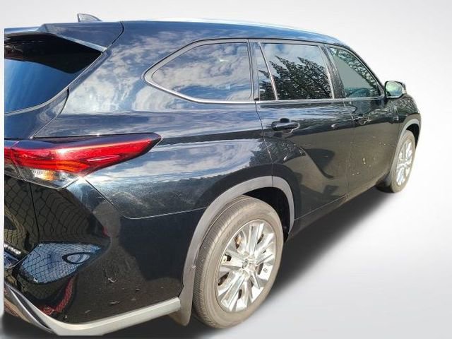 2023 Toyota Highlander L photo 3
